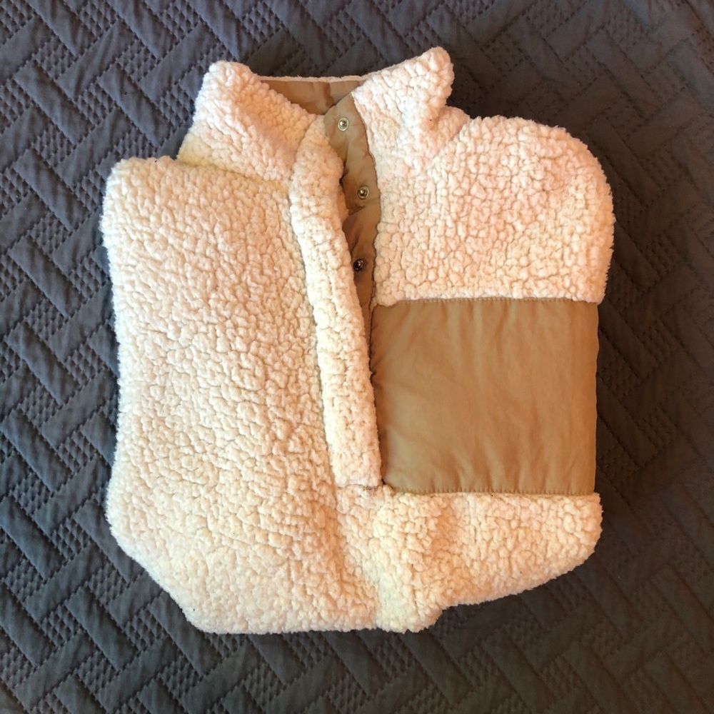 Lightweight, fleece jacket